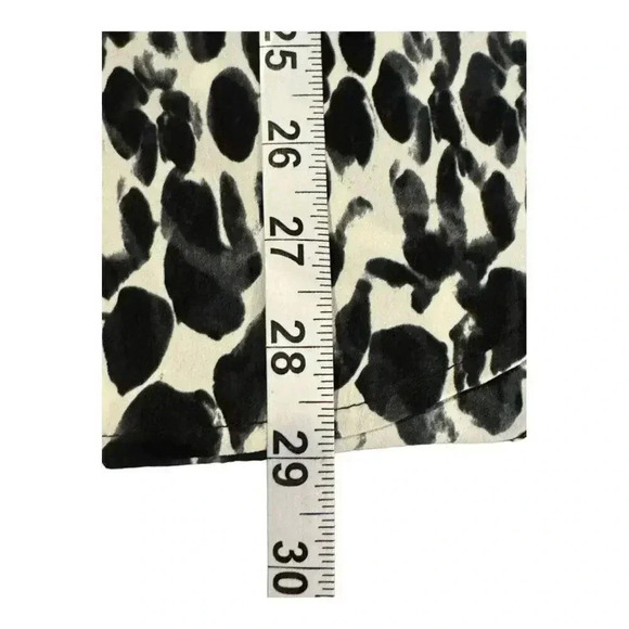 Liz Lange Maternity size medium black and white Flowy v-neck blouse - Picture 5 of 6